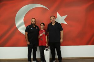 Türkiye 3.sü Öykü Özçelik’ten Müdür Genç’e Ziyaret