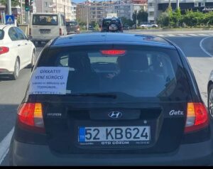 Ünye’de Acemi Sürücüden Trafikte Esprili Uyarı: “Sabrınız İçin Teşekkürler”