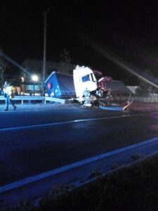 Ünye-Fatsa Yolunda Tır Kazası: Sürücü Direksiyona Sıkıştı