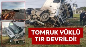 Ordu’da tomruk yüklü tır devrildi: Trafik bir süre aksadı