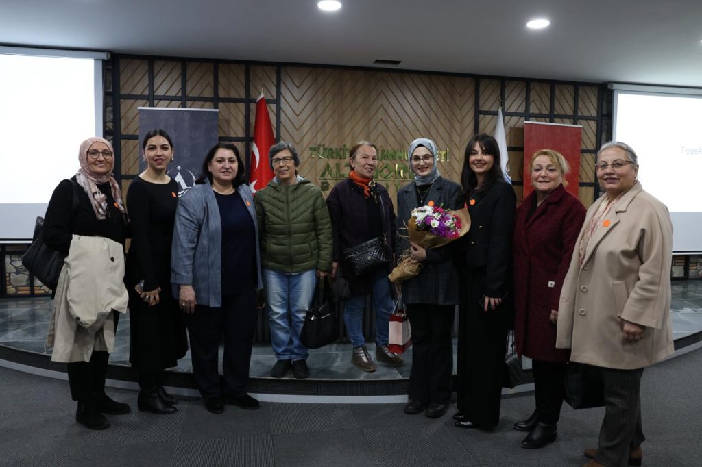 ALTINORDU BELEDİYESİ DİJİTAL DÜNYA HAKKINDA EBEVEYNLERİ BİLGİLENDİRDİ