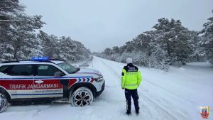 Jandarma Genel Komutanlığı Ordu’yu Paylaştı: Kar Altında Trafik Güvenliği Nöbeti