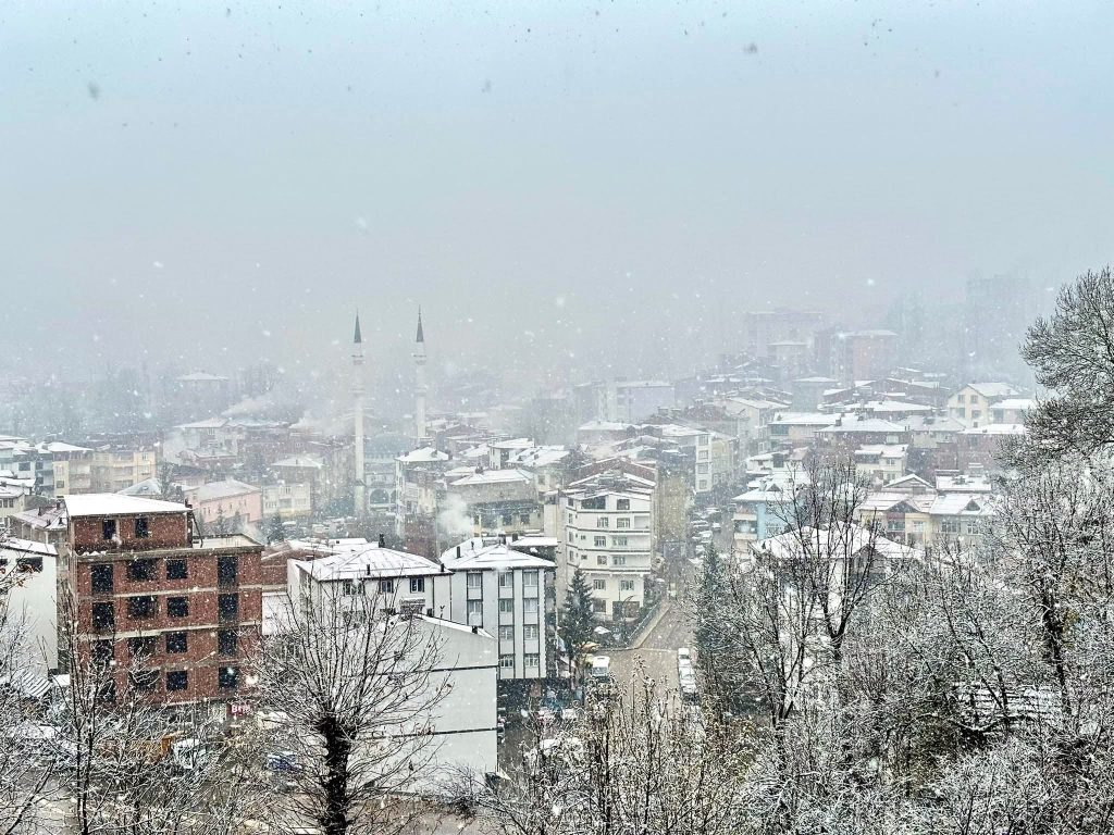 2 Ocak Cuma Günü Okullar Tatil mi? Yarın tatil edilen okullar listesi 1 kabatas kar yagisi54564