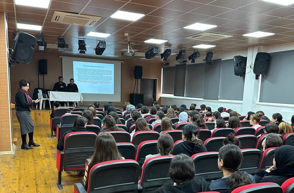 Ünye’de Sağlıklı Hayat Merkezi’nden “Genç Akademisi” Eğitimi