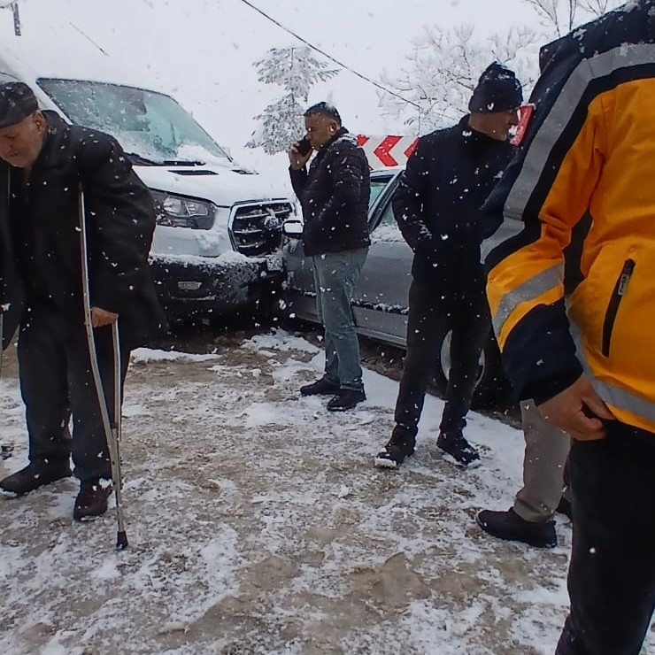 Fatsa–Kabataş Yolunda Kar Kazası: 4 Yaralı 1 kaza3