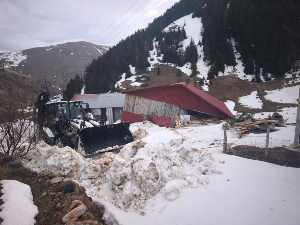 Ordu Yaylalarında Çığ: Ev Ağır Hasar Gördü 2 ordu cig2
