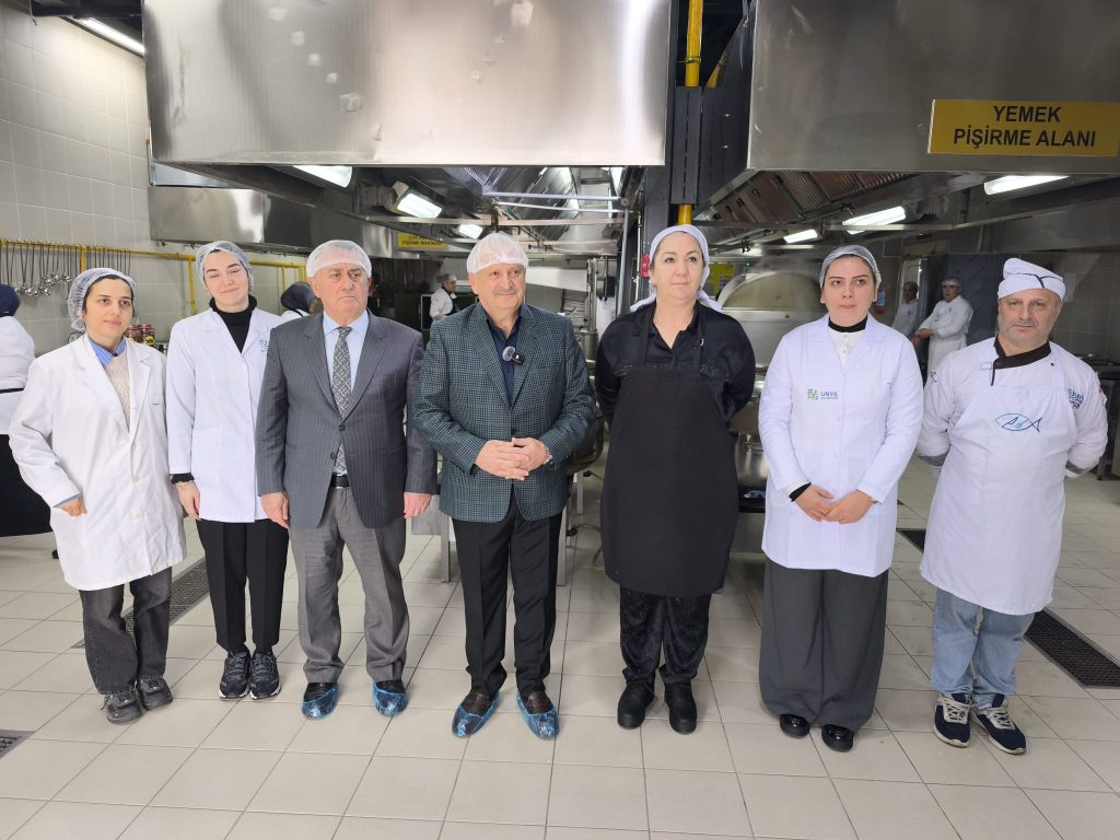 Belediye Başkanından Ünye Gönül Sofrasına Davet! 4 unye ifta46 1