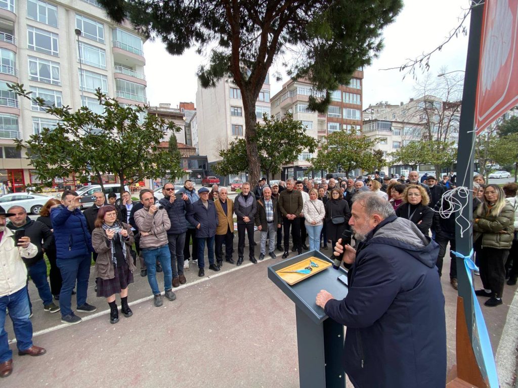 ÜNYE'DE İLGİNÇ AÇILIŞ! CHP ÜYELERİ KURDELE KESTİ! 2 moloz muzesi2