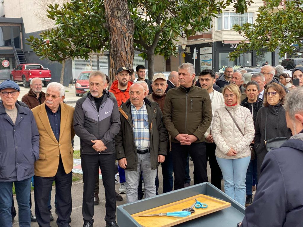 ÜNYE'DE İLGİNÇ AÇILIŞ! CHP ÜYELERİ KURDELE KESTİ! 3 moloz muzesi3