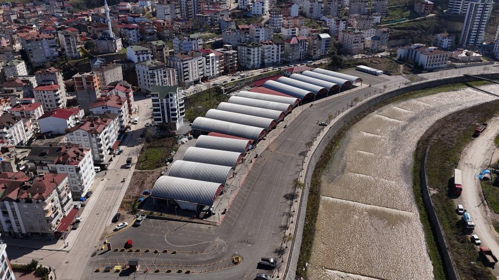 KARADENİZ’İN EN BÜYÜK PAZARINA YAPILAN EK ALANDA SONA YAKLAŞILDI
