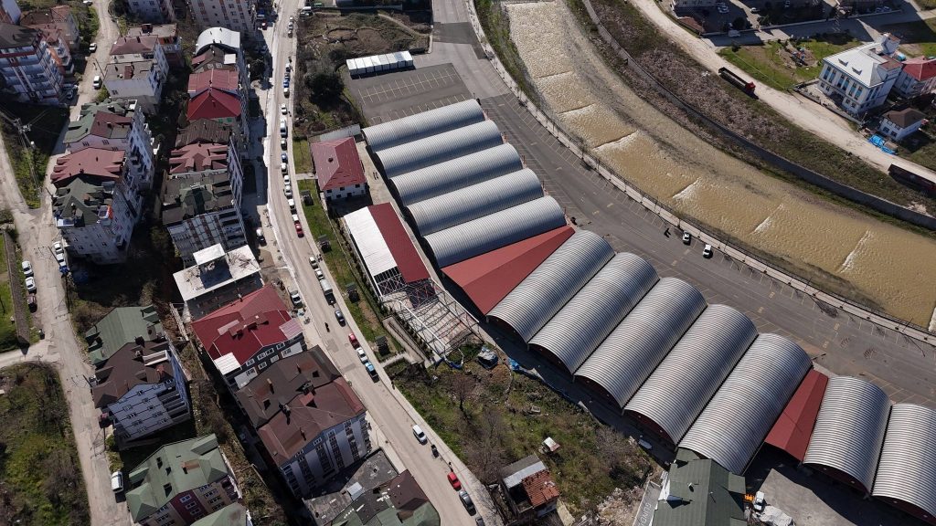 KARADENİZ’İN EN BÜYÜK PAZARINA YAPILAN EK ALANDA SONA YAKLAŞILDI 2 pazar2