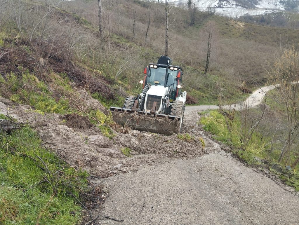 ALTINORDU BELEDİYESİ’NDEN KIRSALDA HEYELAN MESAİSİ 1 ulas tepe123