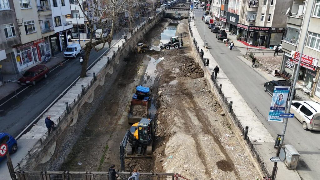 BÜLBÜL DERESİNDE TEMİZLİK SEFERBERLİĞİ