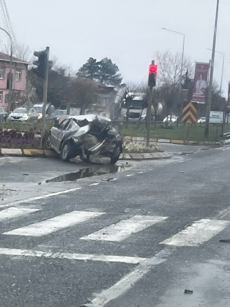 Ünye Devlet Hastanesi Önünde Trafik Kazası! 1 kqaza unye5