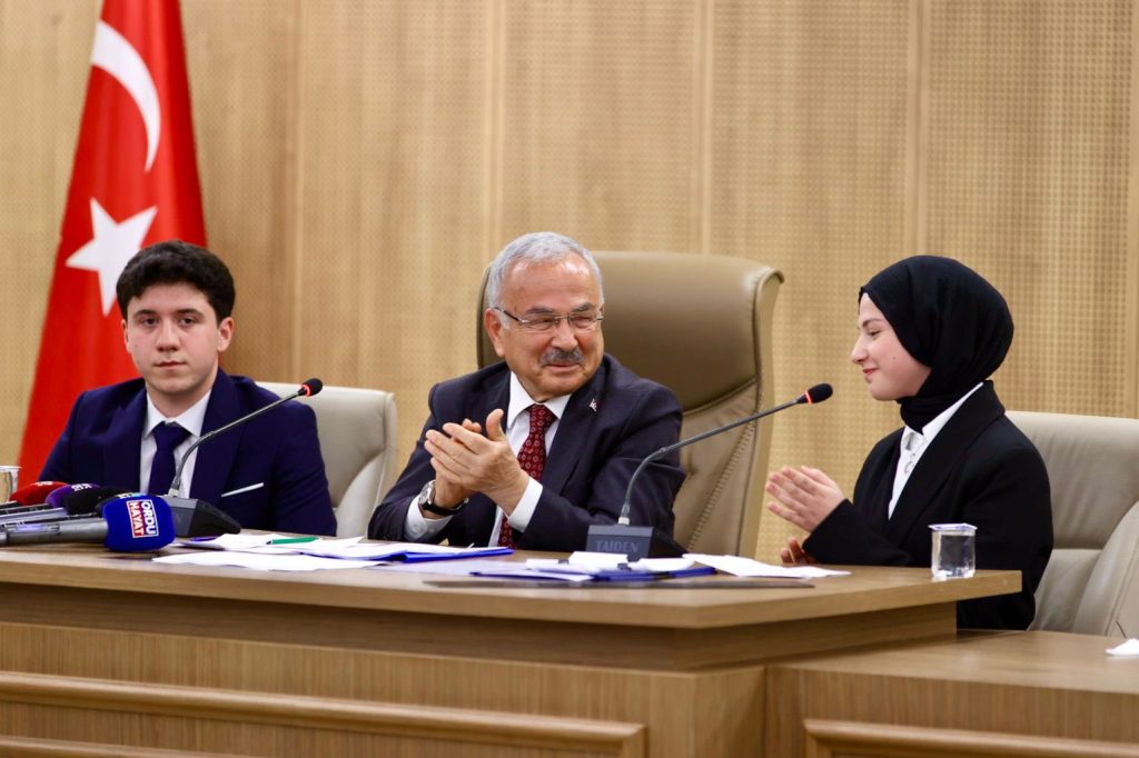 Şehit Çetin Ak Anadolu Lisesi Öğrencisi Nur Sena Yaman, Büyükşehir Meclisinde Çaybaşı'nın Gururu Oldu! 5 697403989 1641814700641943 1152612392334355370 n