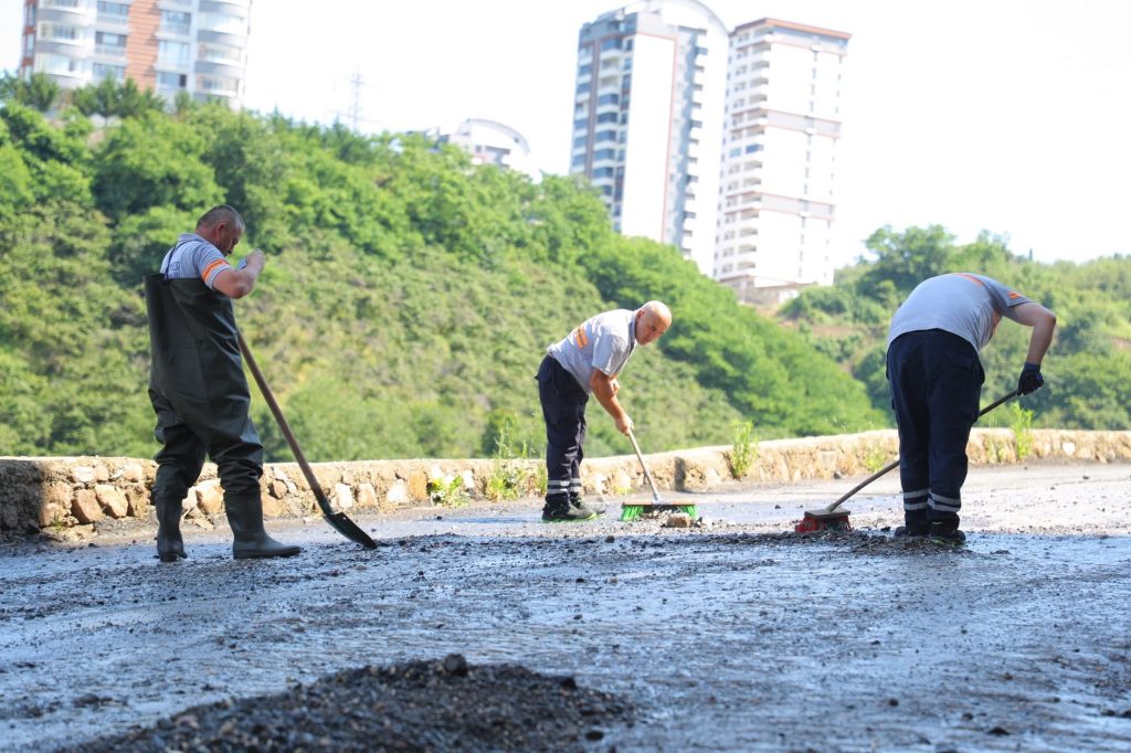 Sağanak Yağışın Ardından Fatsa Belediyesi Hızla Harekete Geçti 1 fatsa ekipler1 1