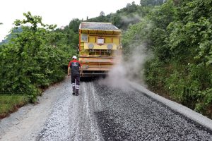 GÜLYALI HOŞKÖY MAHALLESİNDE ASFALT SEVİNCİ