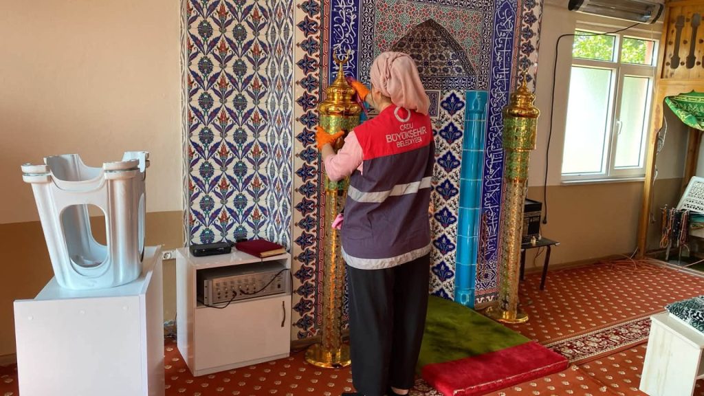 Yaz Kur'an Kursları Öncesi Camilerde Yoğun Temizlik Mesaisi 4 cami12