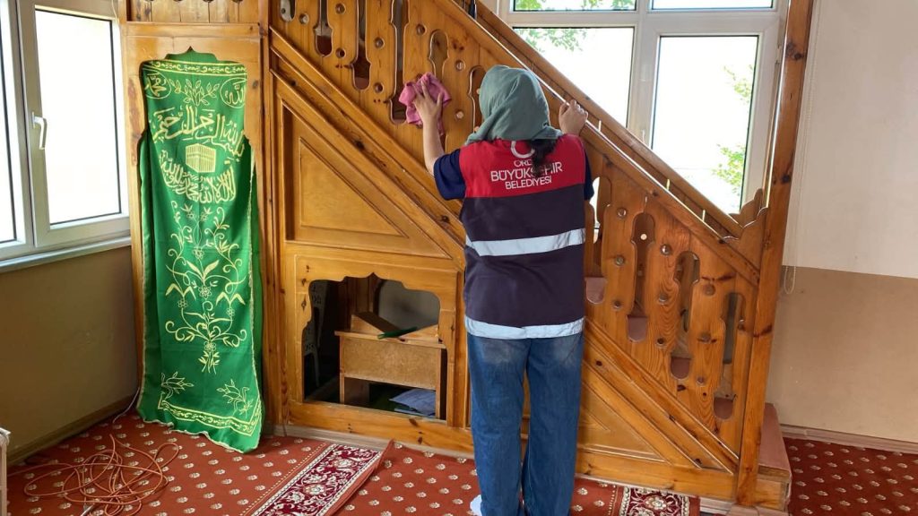 Yaz Kur'an Kursları Öncesi Camilerde Yoğun Temizlik Mesaisi 3 cami123