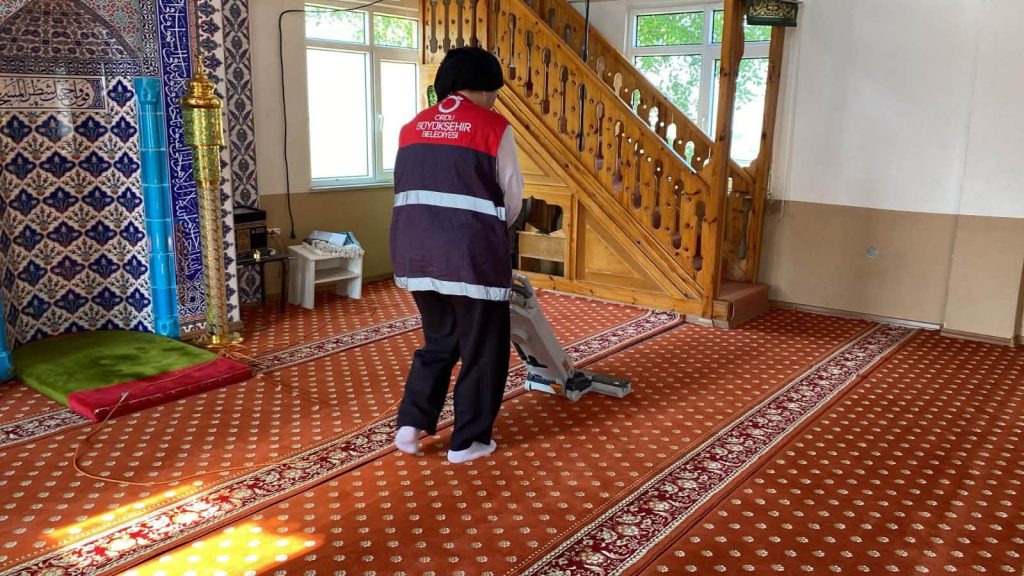 Yaz Kur'an Kursları Öncesi Camilerde Yoğun Temizlik Mesaisi 1 cami654894