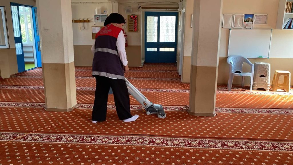 Yaz Kur'an Kursları Öncesi Camilerde Yoğun Temizlik Mesaisi 2 cami65854