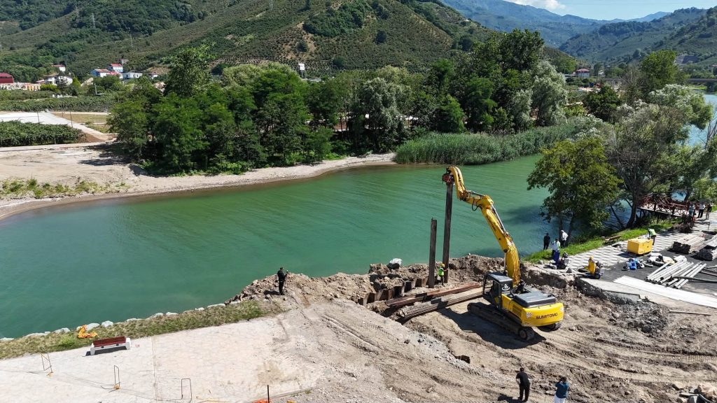 Kordon Park'ta İki Etabı Birleştirecek Yaya Köprüsü Yükseliyor 2 kordon2