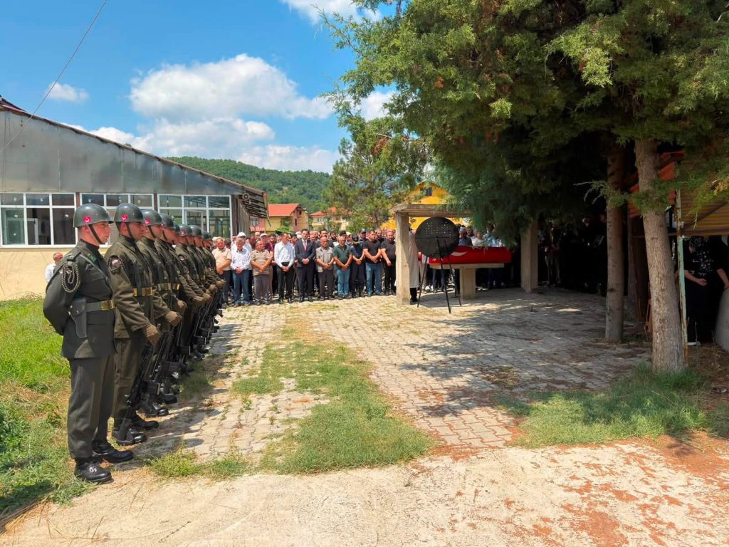 Kalp Krizine Yenik Düşen Uzman Çavuş Mustafa Can Acar Askeri Törenle Son Yolculuğuna Uğurlandı 1 vefat2