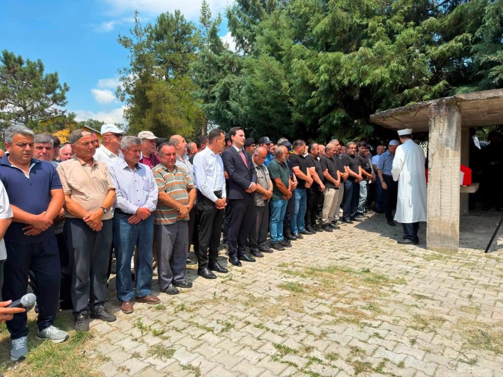 Kalp Krizine Yenik Düşen Uzman Çavuş Mustafa Can Acar Askeri Törenle Son Yolculuğuna Uğurlandı 2 verfat1