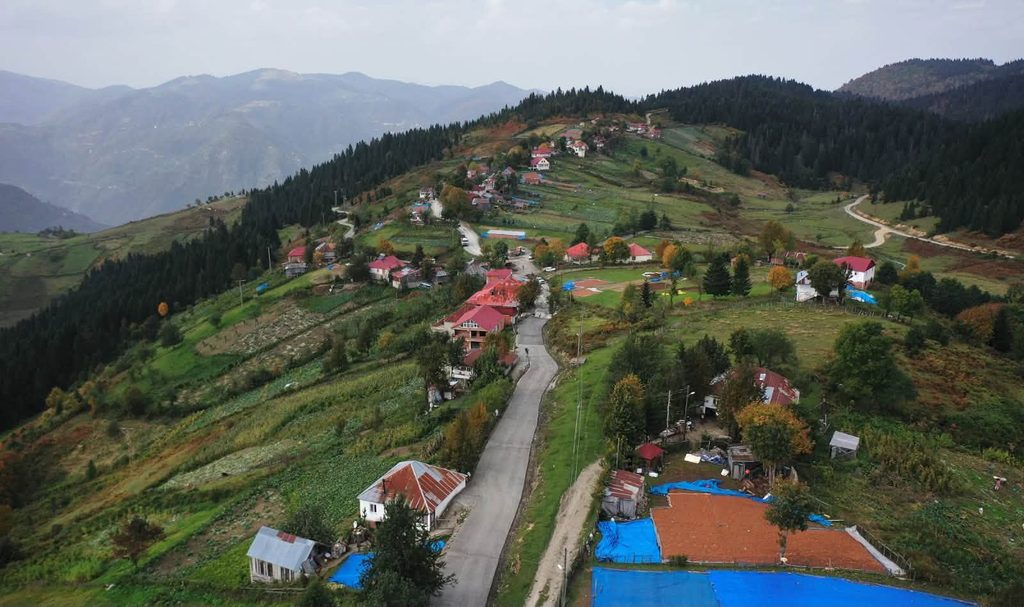 EN GÜZEL 41 MAHALLEDEN TURNALIK’A BETON YOL KONFORU 3 yol2